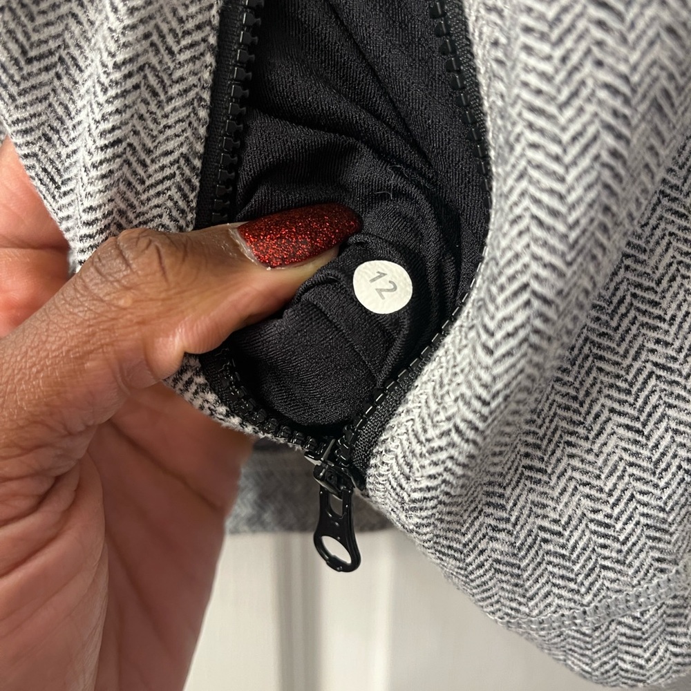 EUC Lululemon Forme Jacket II *Textured - Picture 6 of 10